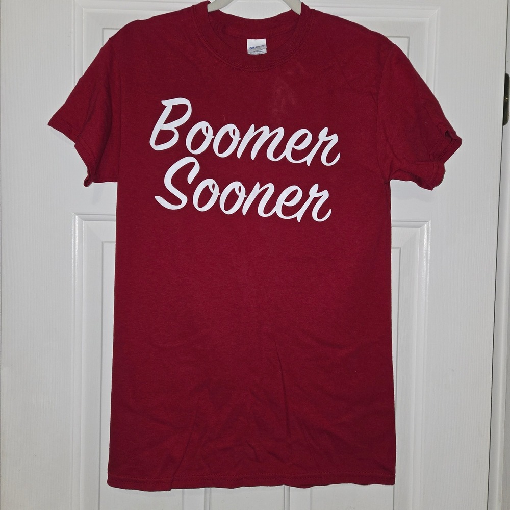 Boomer Sooner Oklahoma University T-Shirt Gildan Heavy Cotton Red S